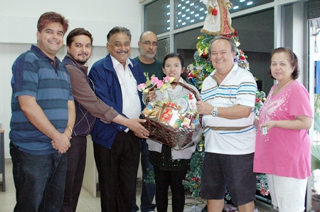 Premprecha and Supanee Dibbayawan of Jural Law are all smiles as the Pattaya Mail Media Group team pays a courtesy call to their guides and mentors wishing them a Holy Christmas and a Happy New Year. (L to R) Tony, Prince and Peter Malhotra, Korn Kij-amorn and Primprao Somsri.